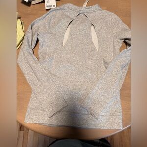 Lululemon Women's Gray Pullover Keyhole Back Sweatshirt